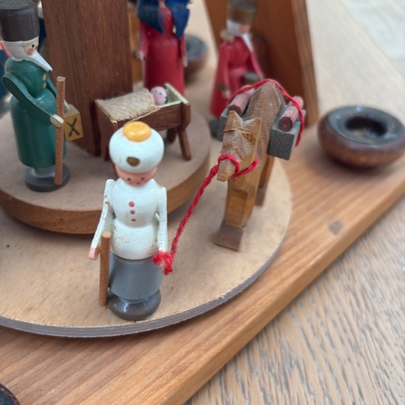 Vintage Pyramid Made in German Democratic Republic Wood Nativity Scene - Picture 4 of 13